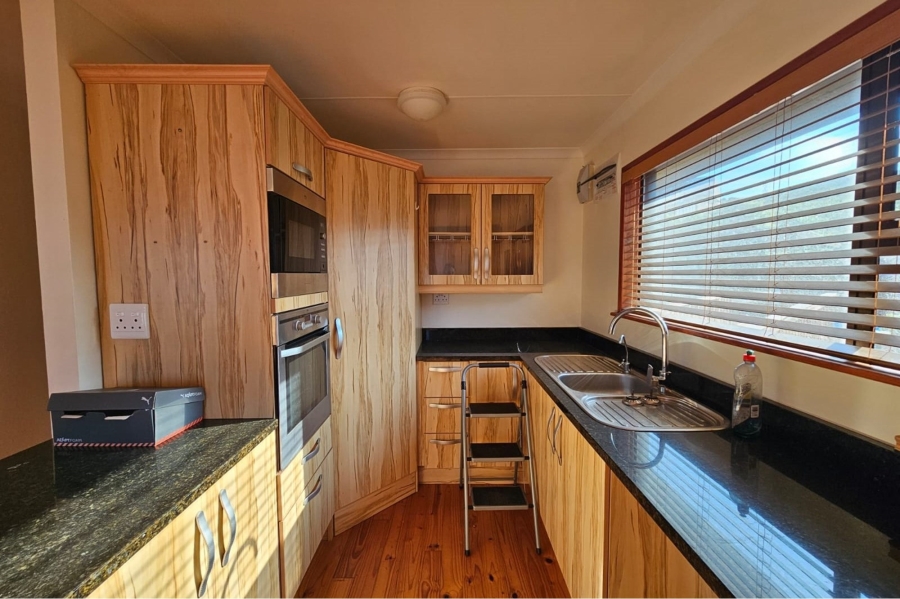 5 Bedroom Property for Sale in Beachview Eastern Cape